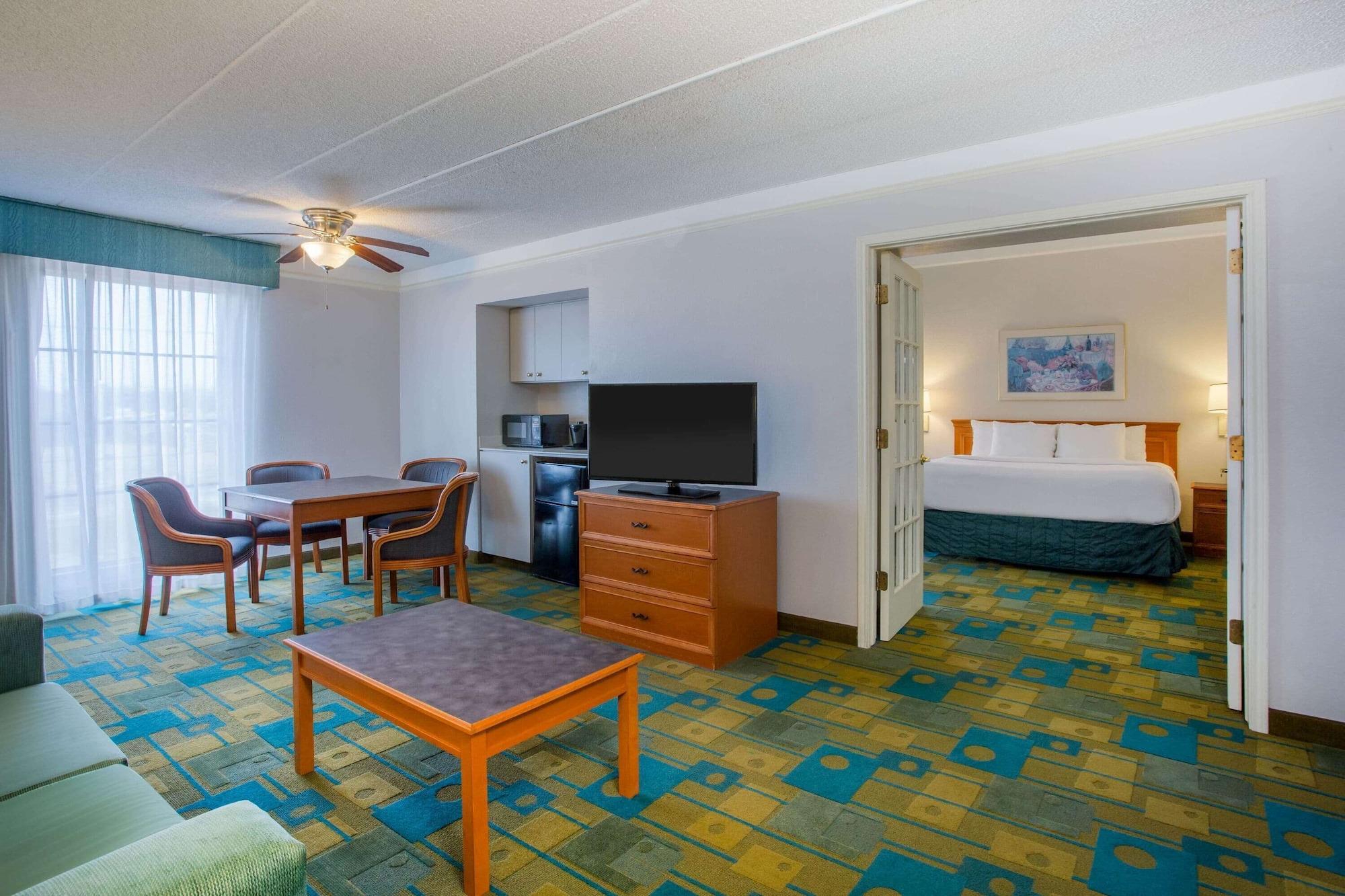 La Quinta Inn By Wyndham Norfolk Вирджиния-Бич Экстерьер фото