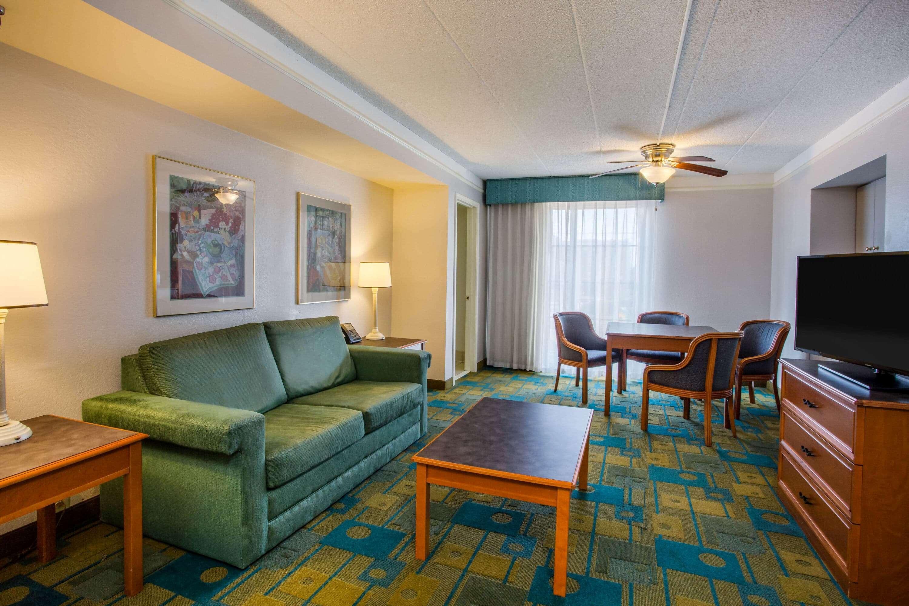 La Quinta Inn By Wyndham Norfolk Вирджиния-Бич Экстерьер фото