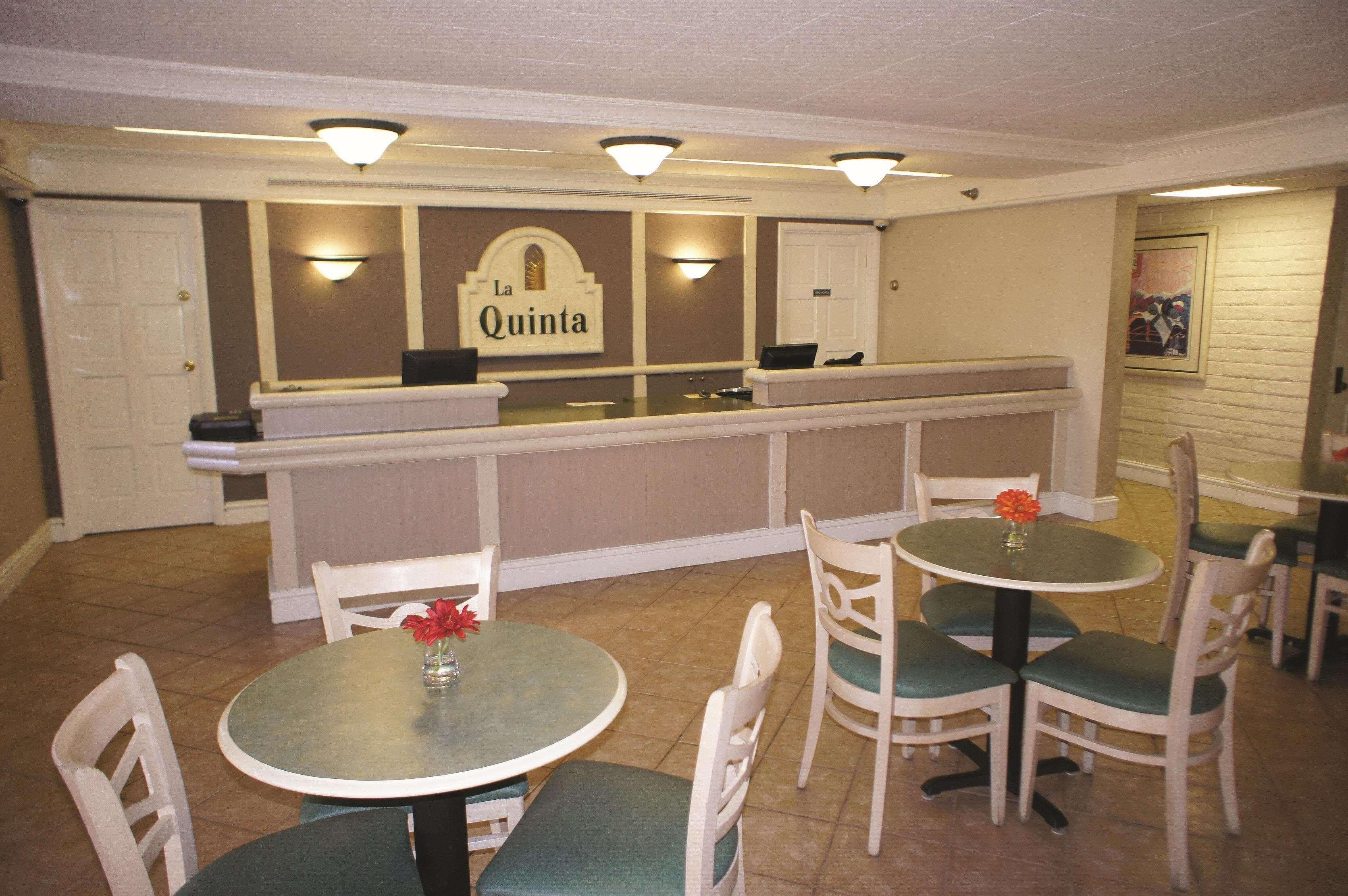 La Quinta Inn By Wyndham Norfolk Вирджиния-Бич Экстерьер фото