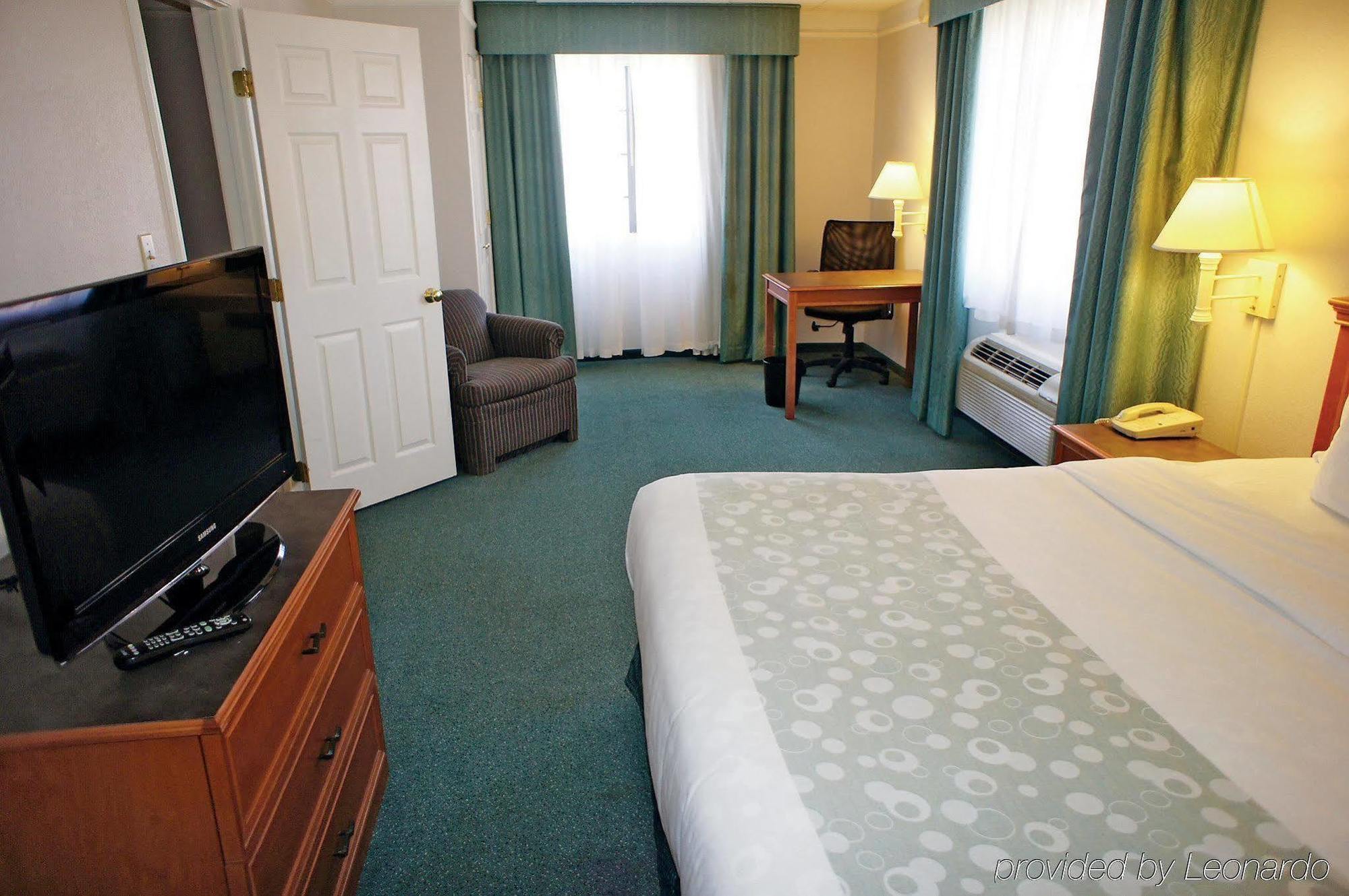 La Quinta Inn By Wyndham Norfolk Вирджиния-Бич Экстерьер фото